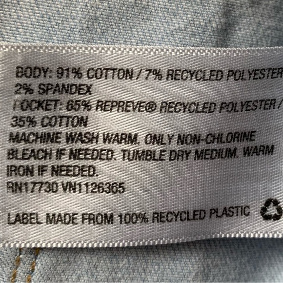 Universal Thread Distressed Jean Shorts-Light Wash-Women’s Size 8-Button Fly - Picture 4 of 8